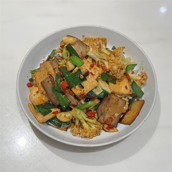 大碗三样菜 Spicy Stir-Fried Cauliflower, Cured Pork & Thousand-Layer Tofu